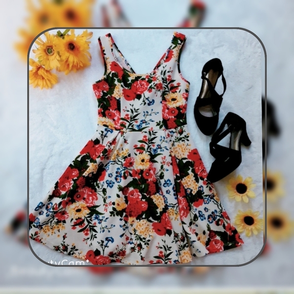 DECA Dresses & Skirts - DECA'S USA fit & flare floral dress
